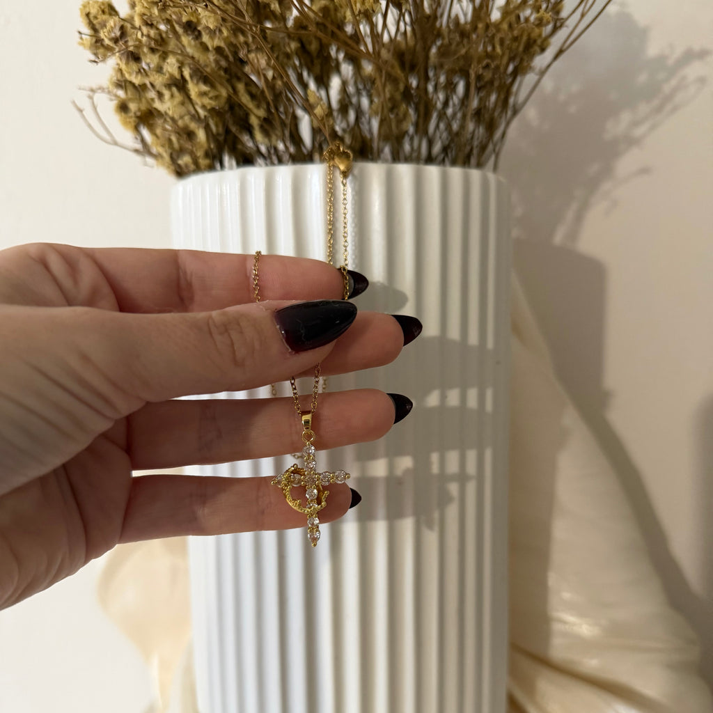 Atelier Séléna - Collier Acier Inoxydable Doré - Croix couronné