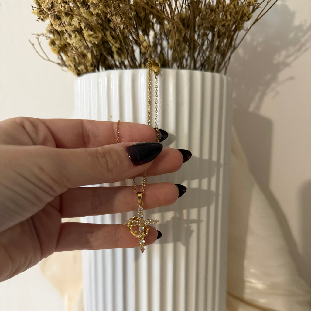 Atelier Séléna - Collier Acier Inoxydable Doré - Croix couronné