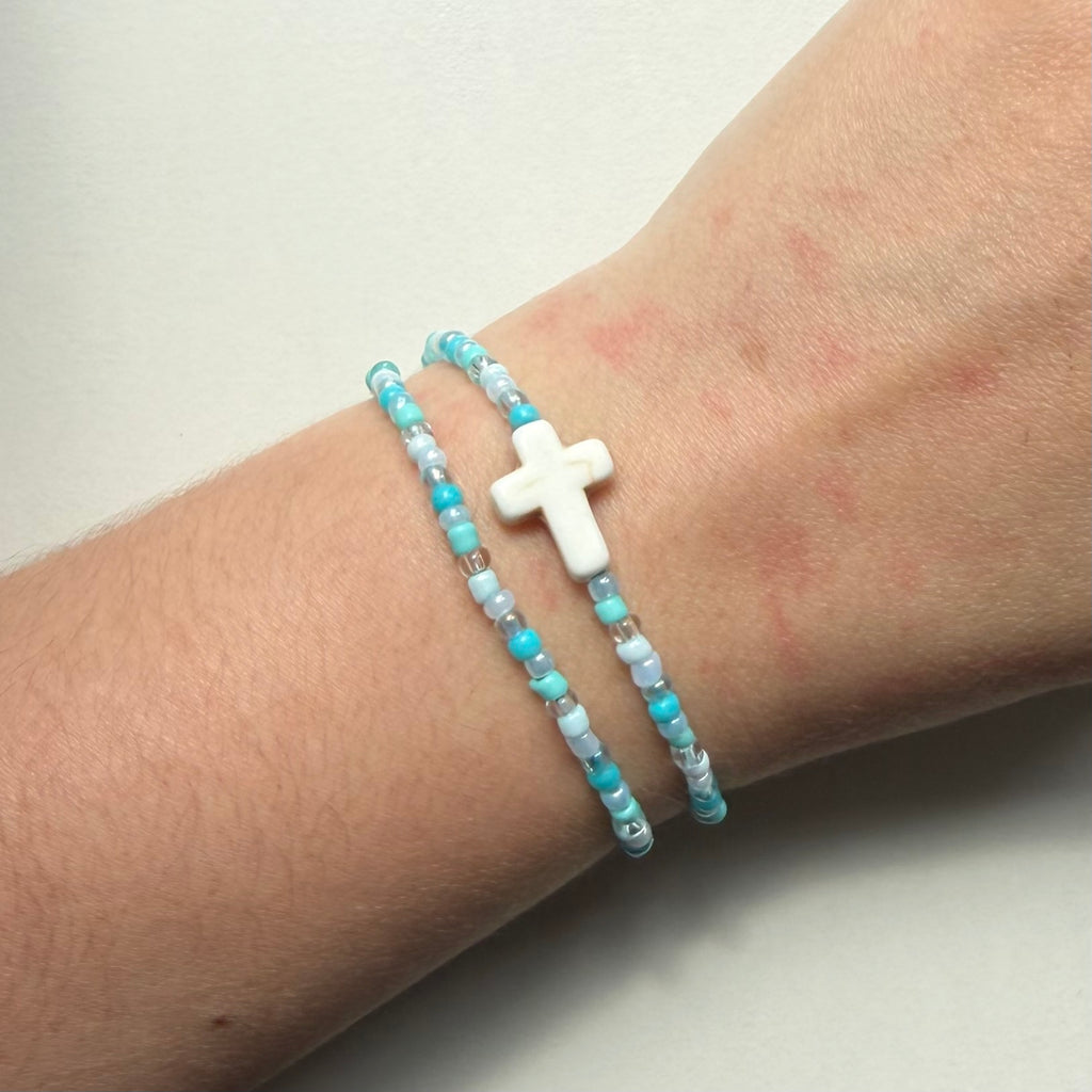 Atelier Séléna - Bracelet Perles de Rocailles + Croix céramique