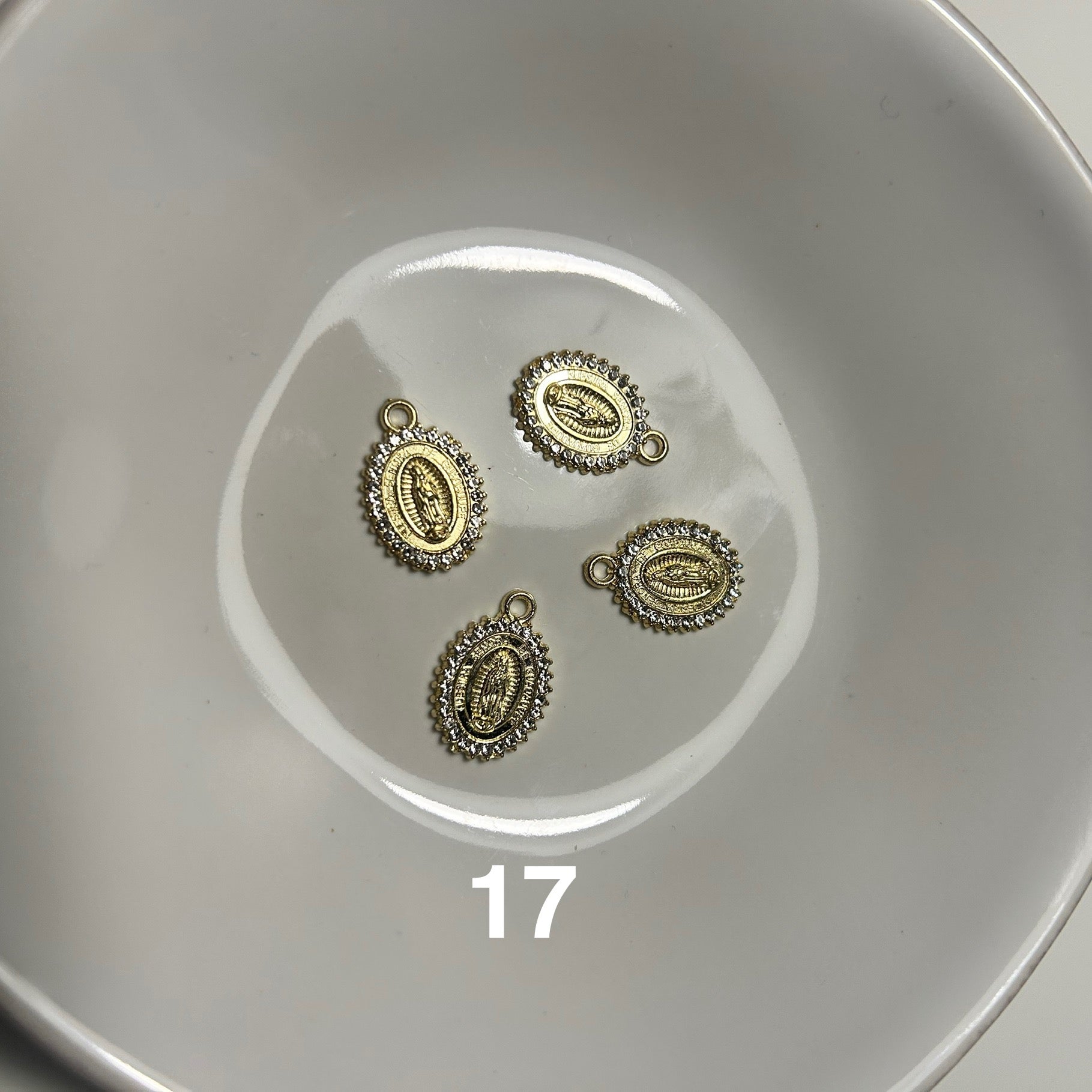 Atelier Séléna - Broche personnalisable dorée - 5 breloques