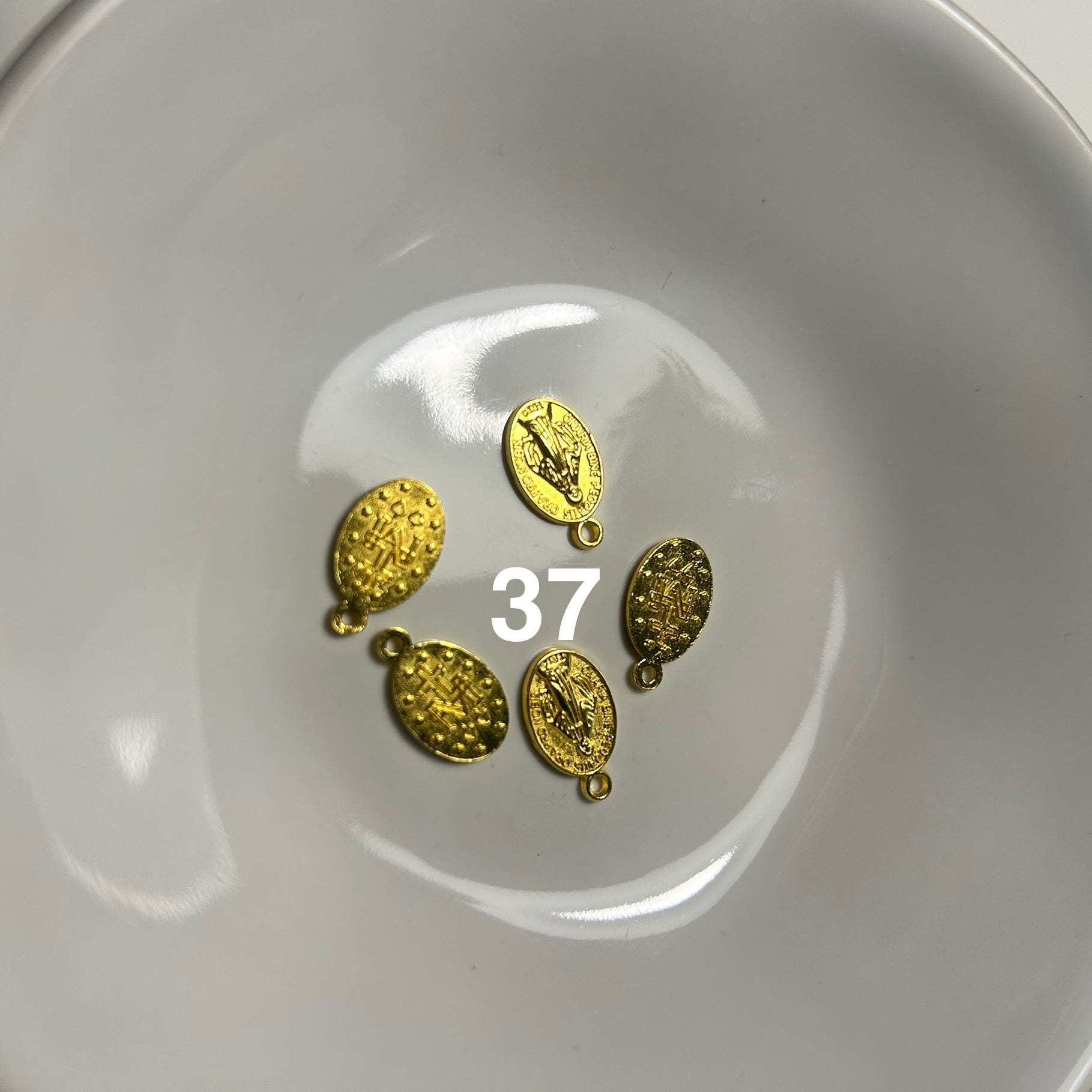 Atelier Séléna - Broche personnalisable dorée - 5 breloques