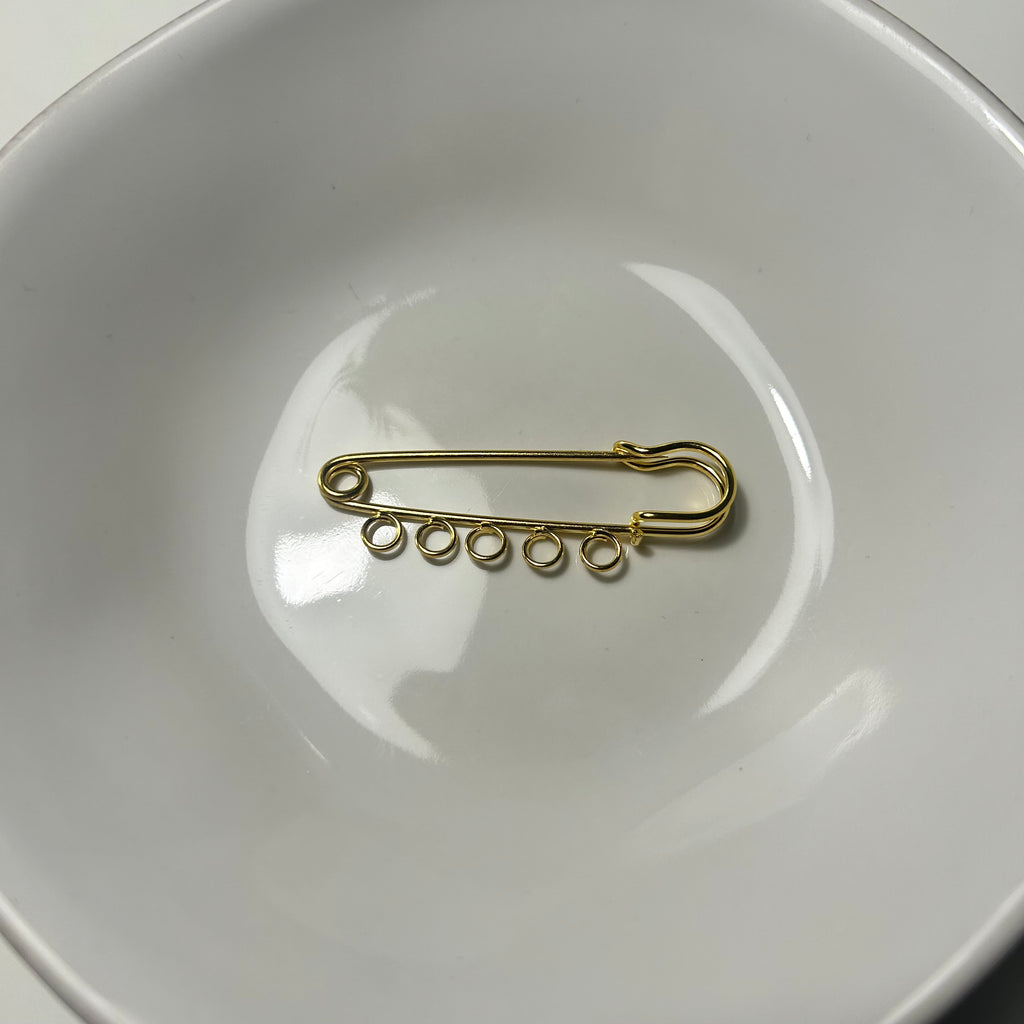 Atelier Séléna - Broche personnalisable dorée - 5 breloques