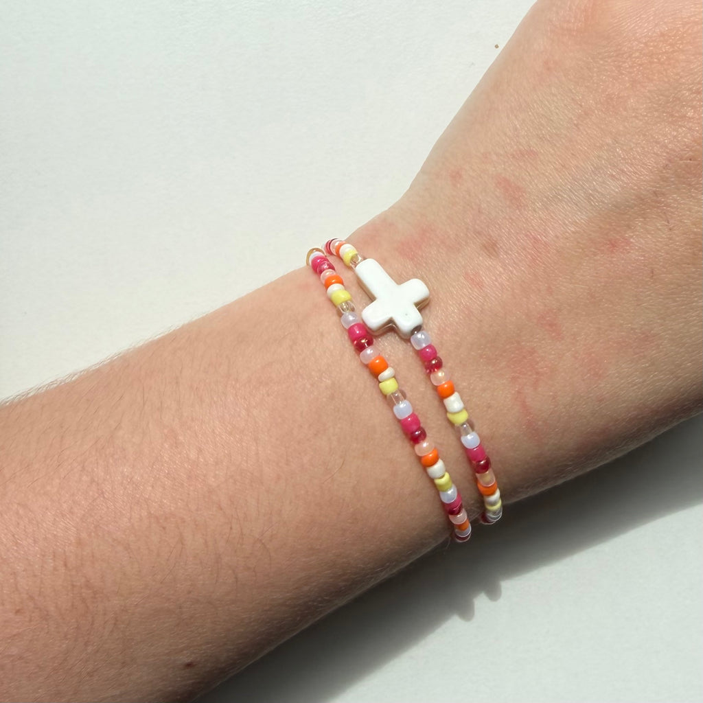 Atelier Séléna - Bracelet Perles de Rocailles + Croix céramique