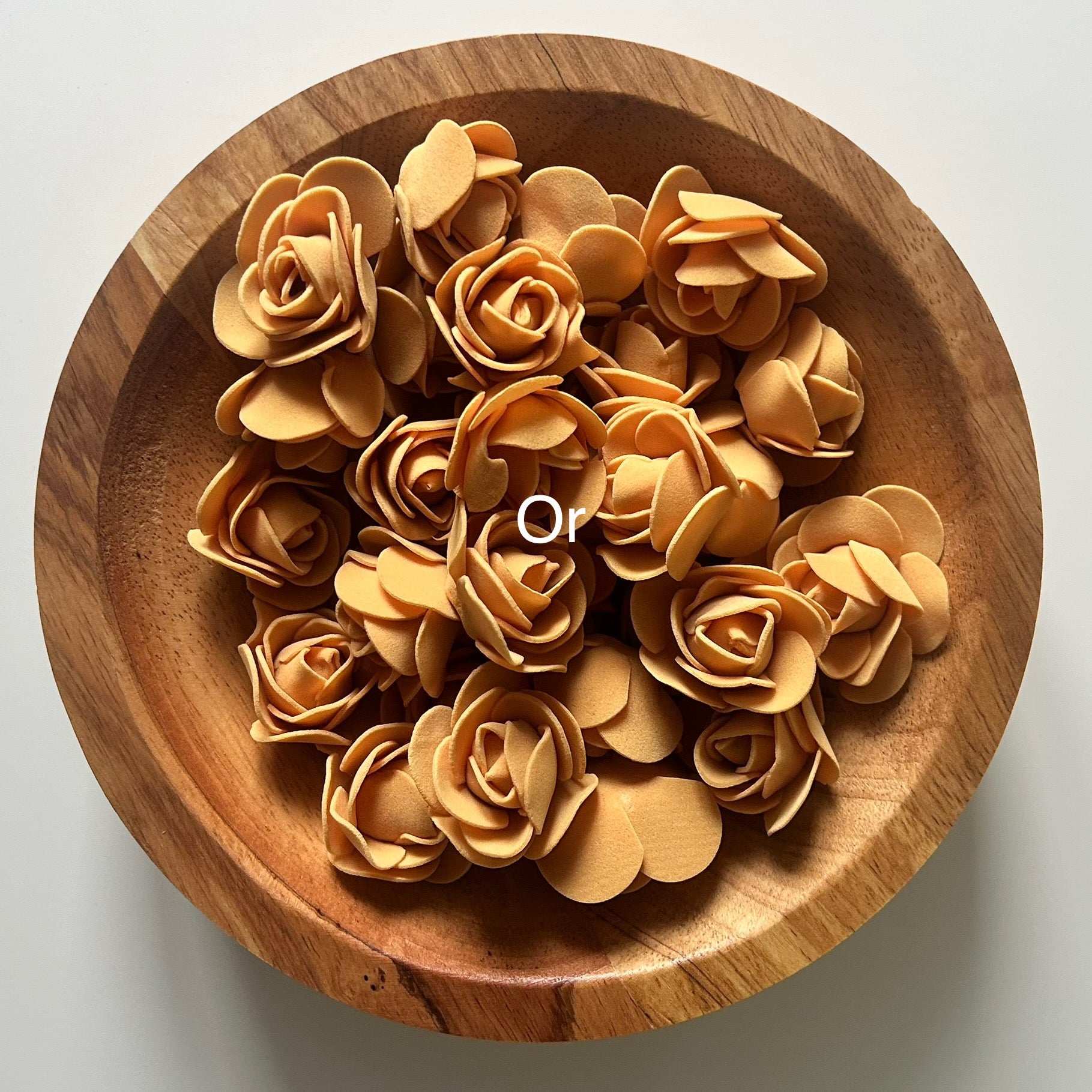 Atelier Séléna - Décoration Croix en fleurs - Personnalisable - 35 cm