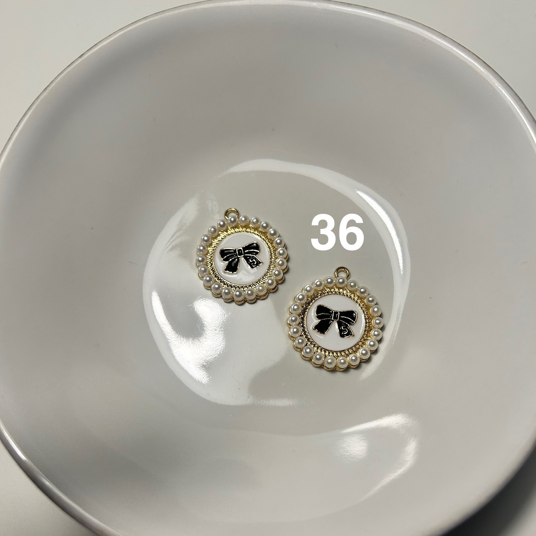 Atelier Séléna - Broche personnalisable dorée - 5 breloques