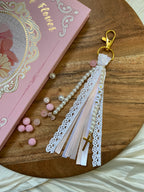 Atelier Séléna - Grigri de sac « Paix » Octobre Rose