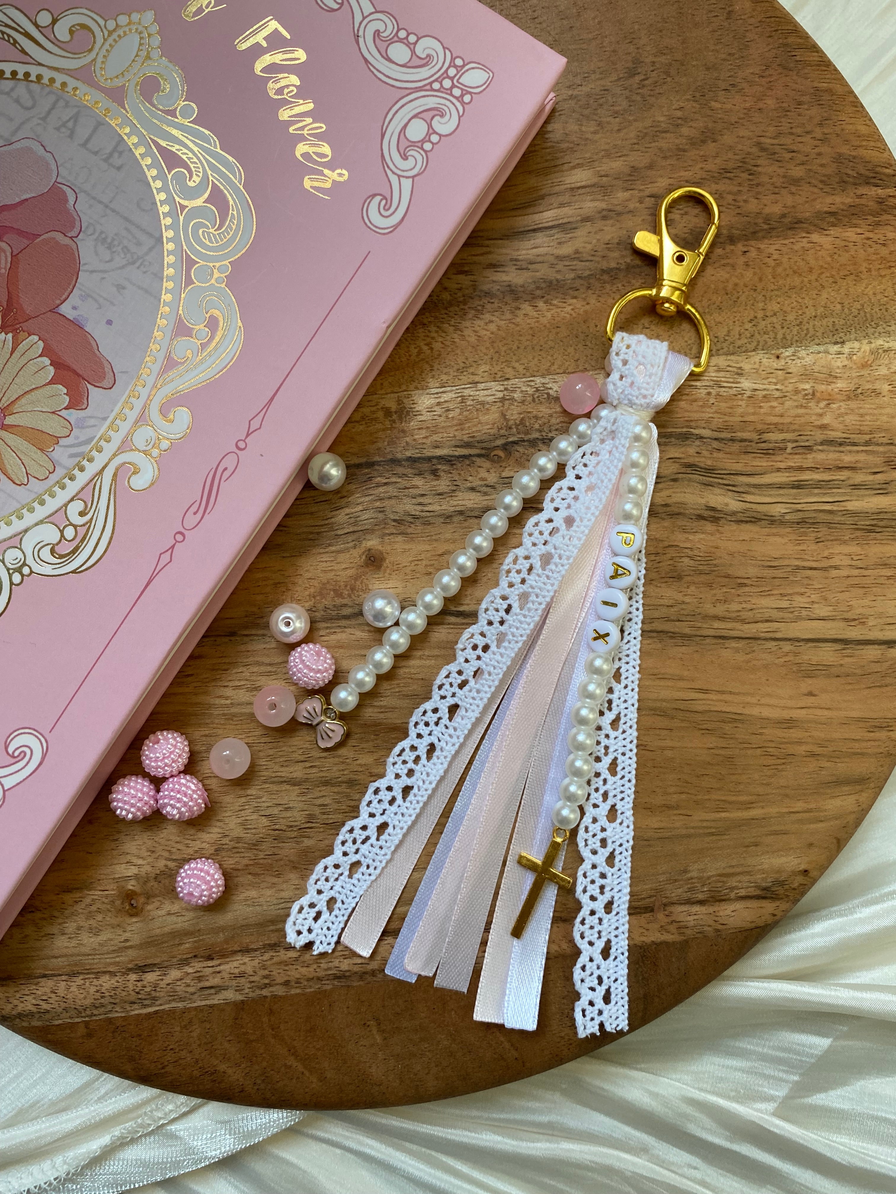 Atelier Séléna - Grigri de sac « Paix » Octobre Rose