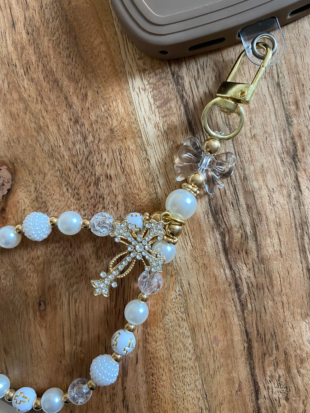 Bijou de téléphone - Élégance Perles et Croix Dorée