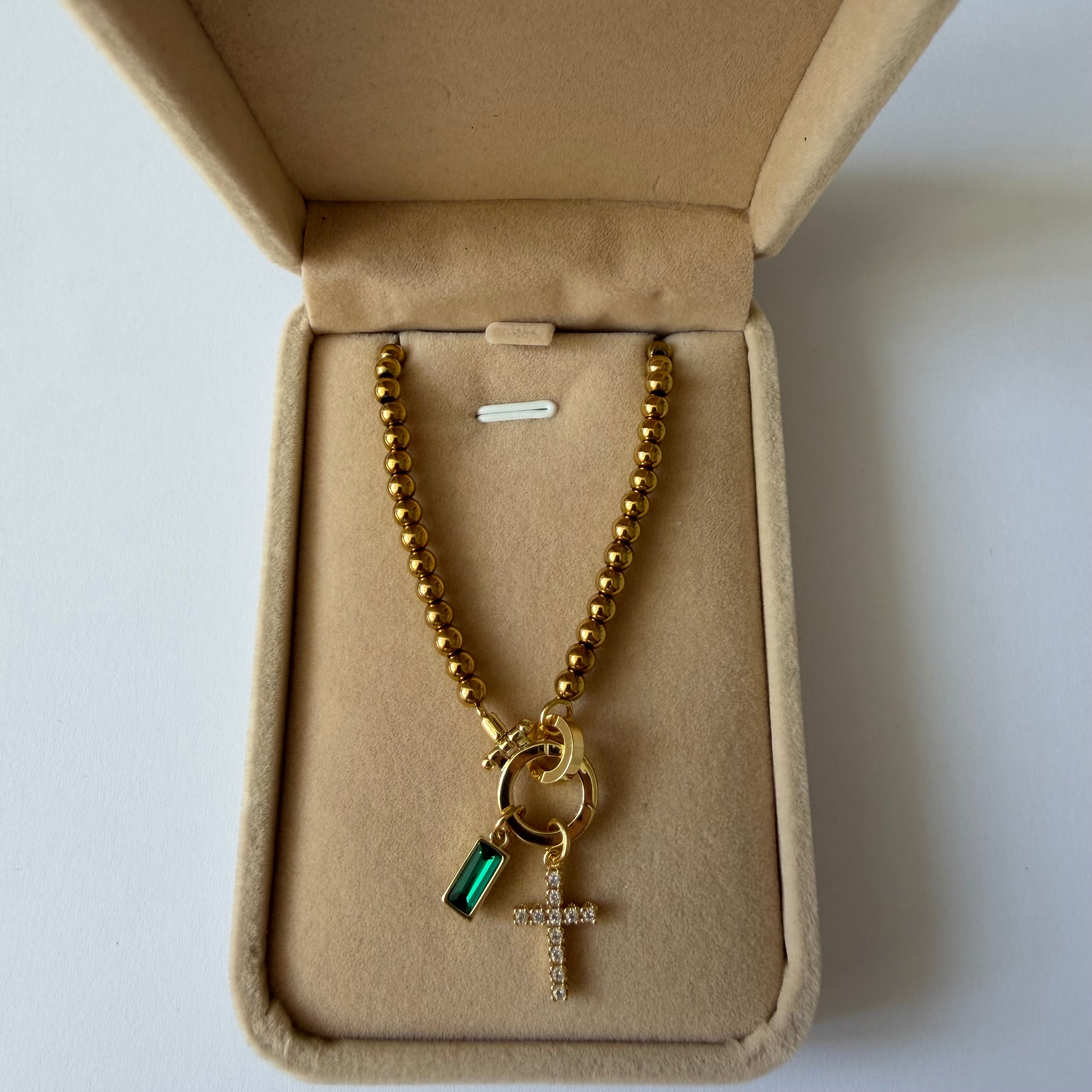 Atelier Séléna - Bracelet croix et pierre de naissance Mai - Plaqué or 18k - avec écrin