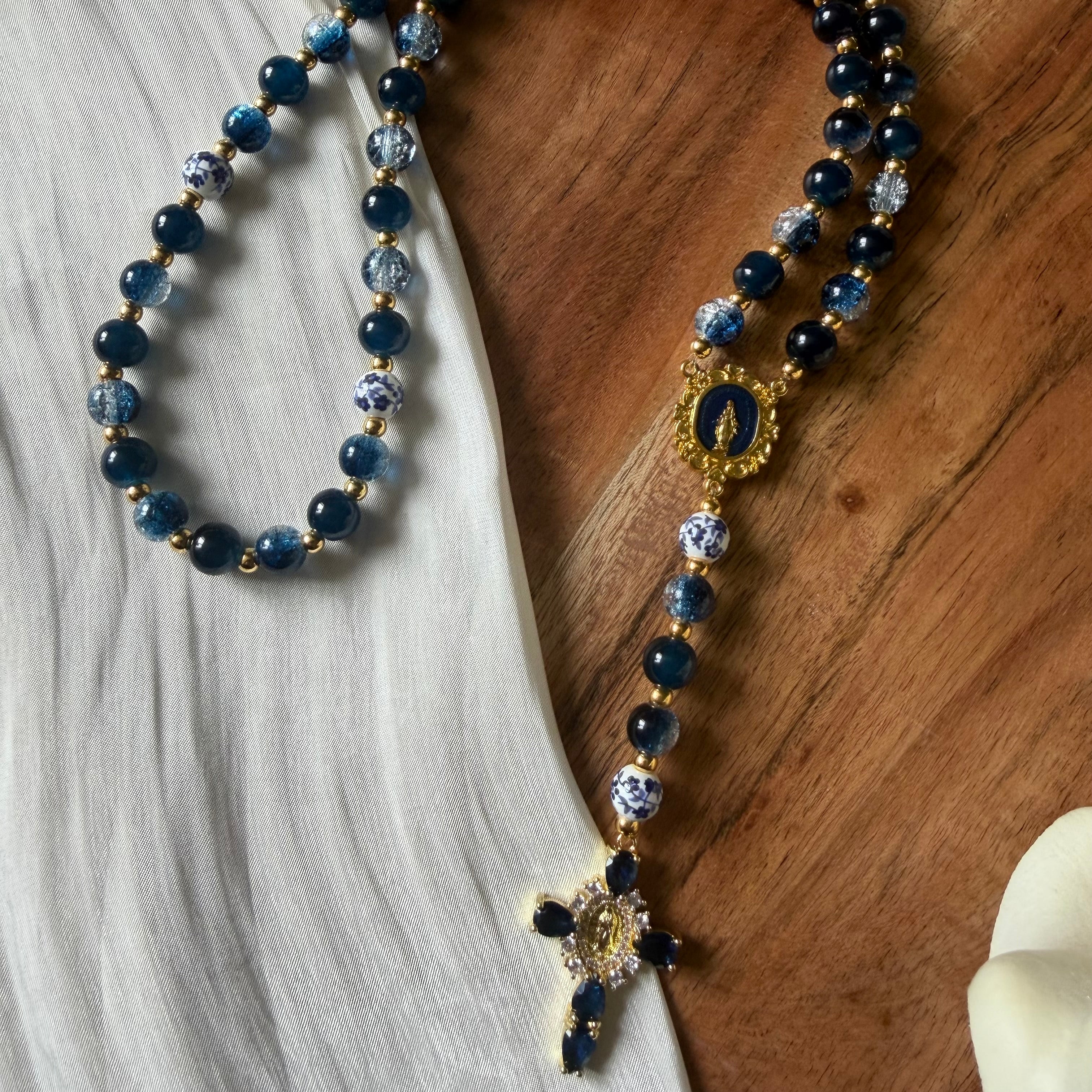 Atelier Séléna - Chapelet bleu marine et perles de céramique