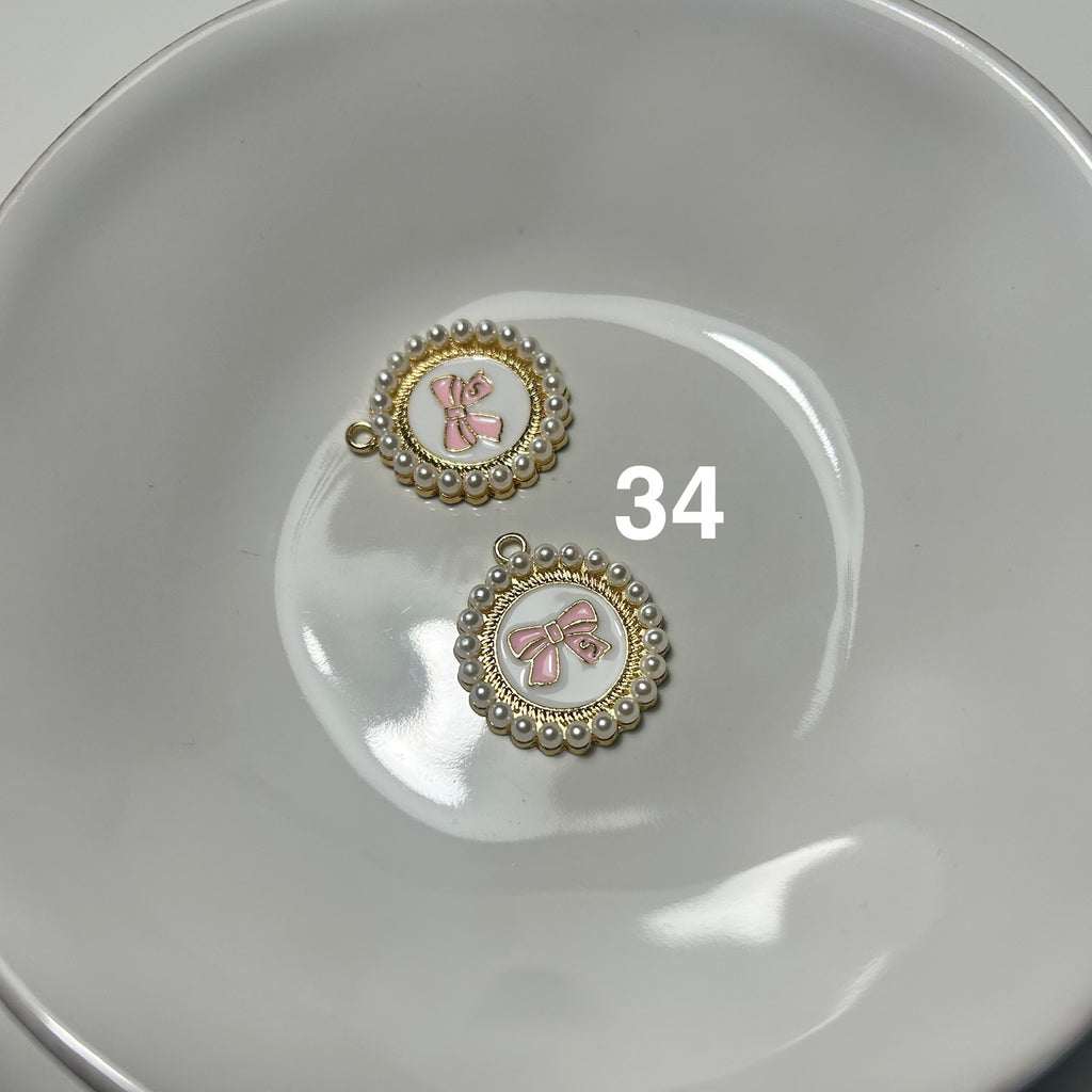 Atelier Séléna - Broche personnalisable dorée - 5 breloques