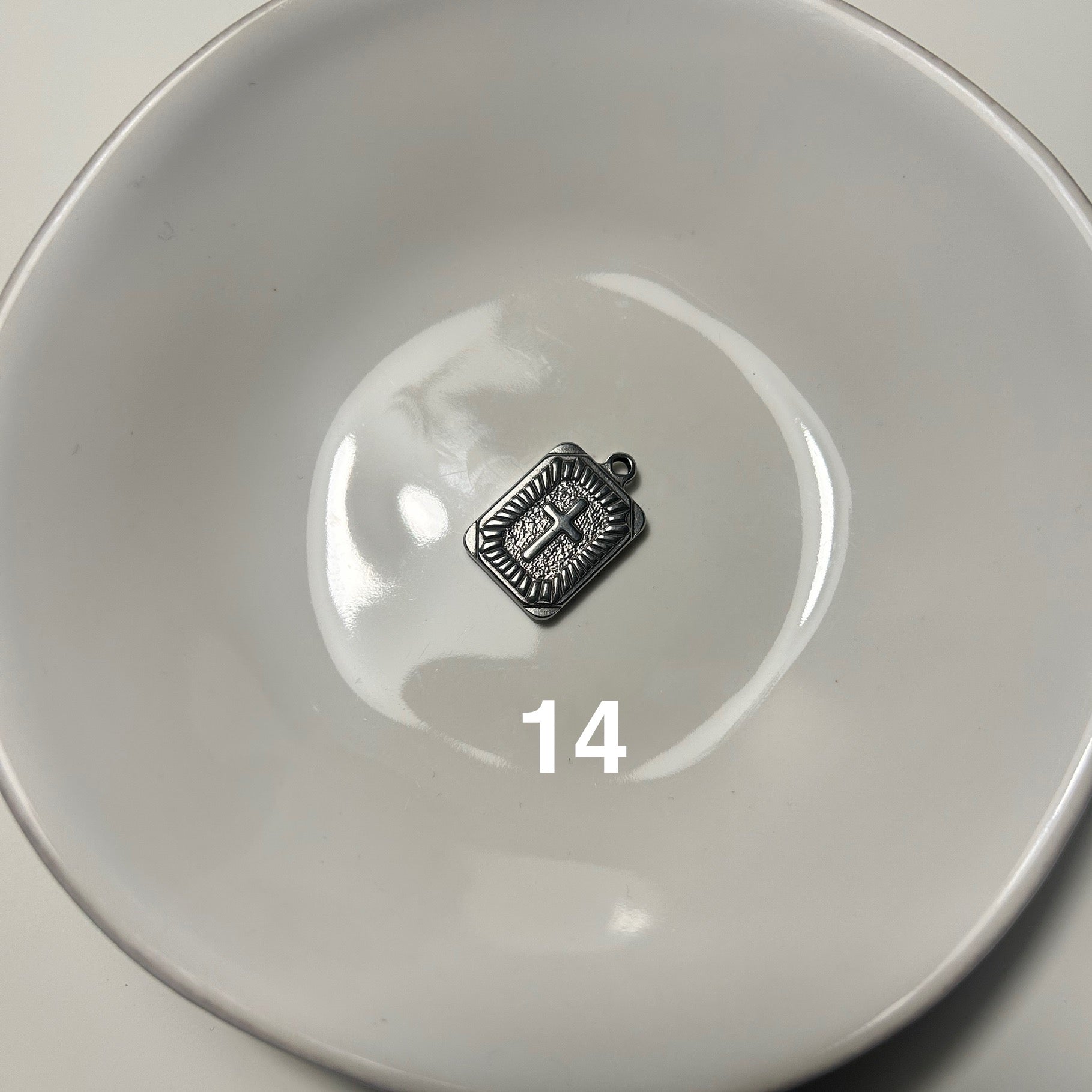 Atelier Séléna - Broche personnalisable dorée - 5 breloques