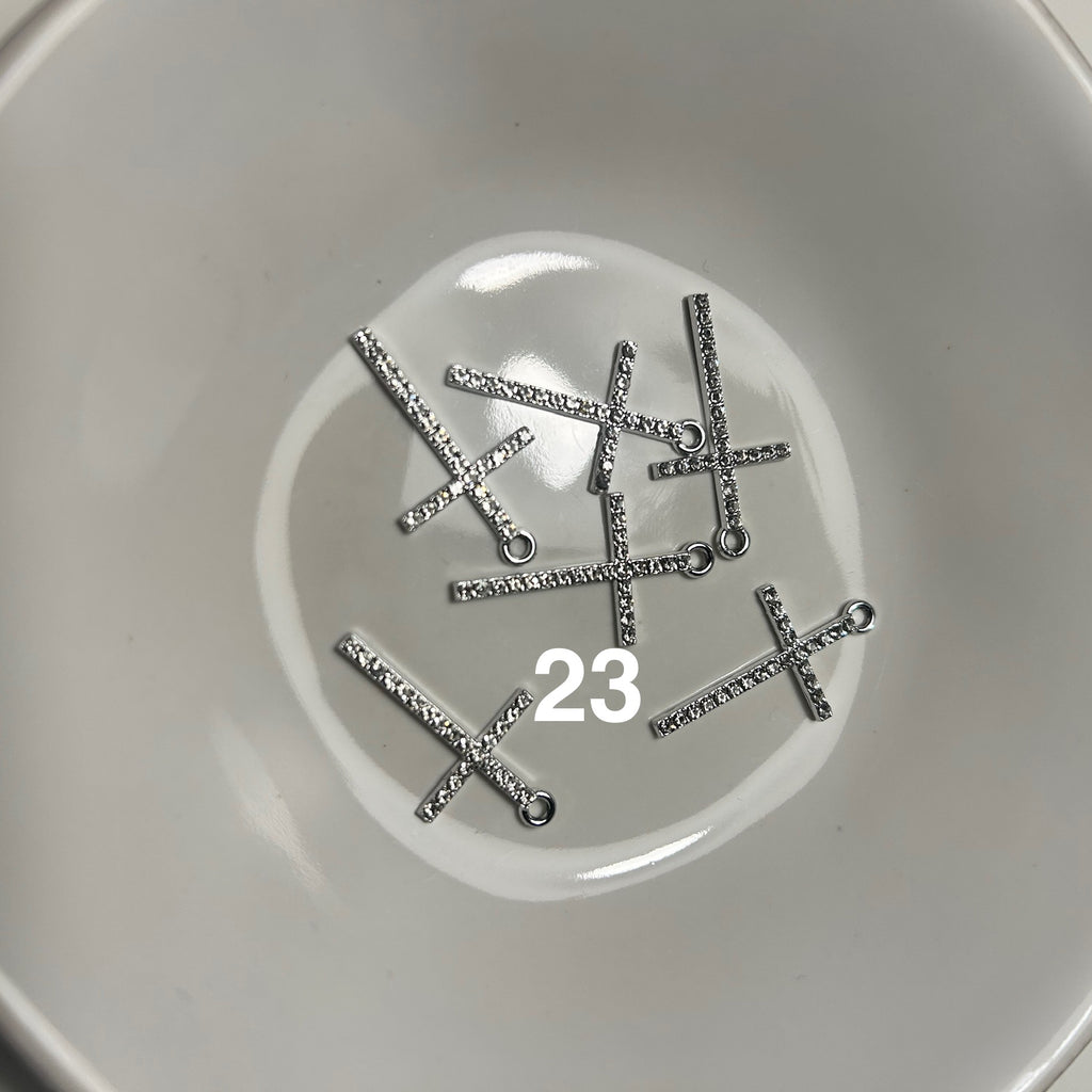 Atelier Séléna - Broche personnalisable dorée - 5 breloques