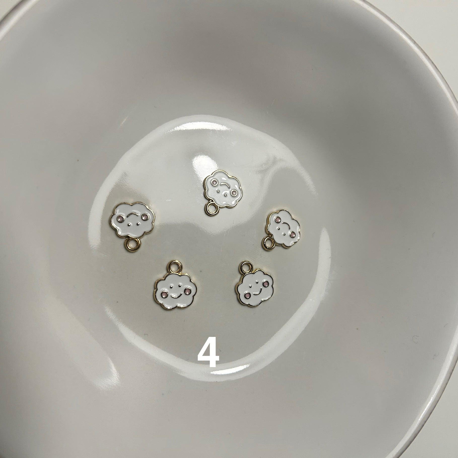 Atelier Séléna - Broche personnalisable dorée - 5 breloques