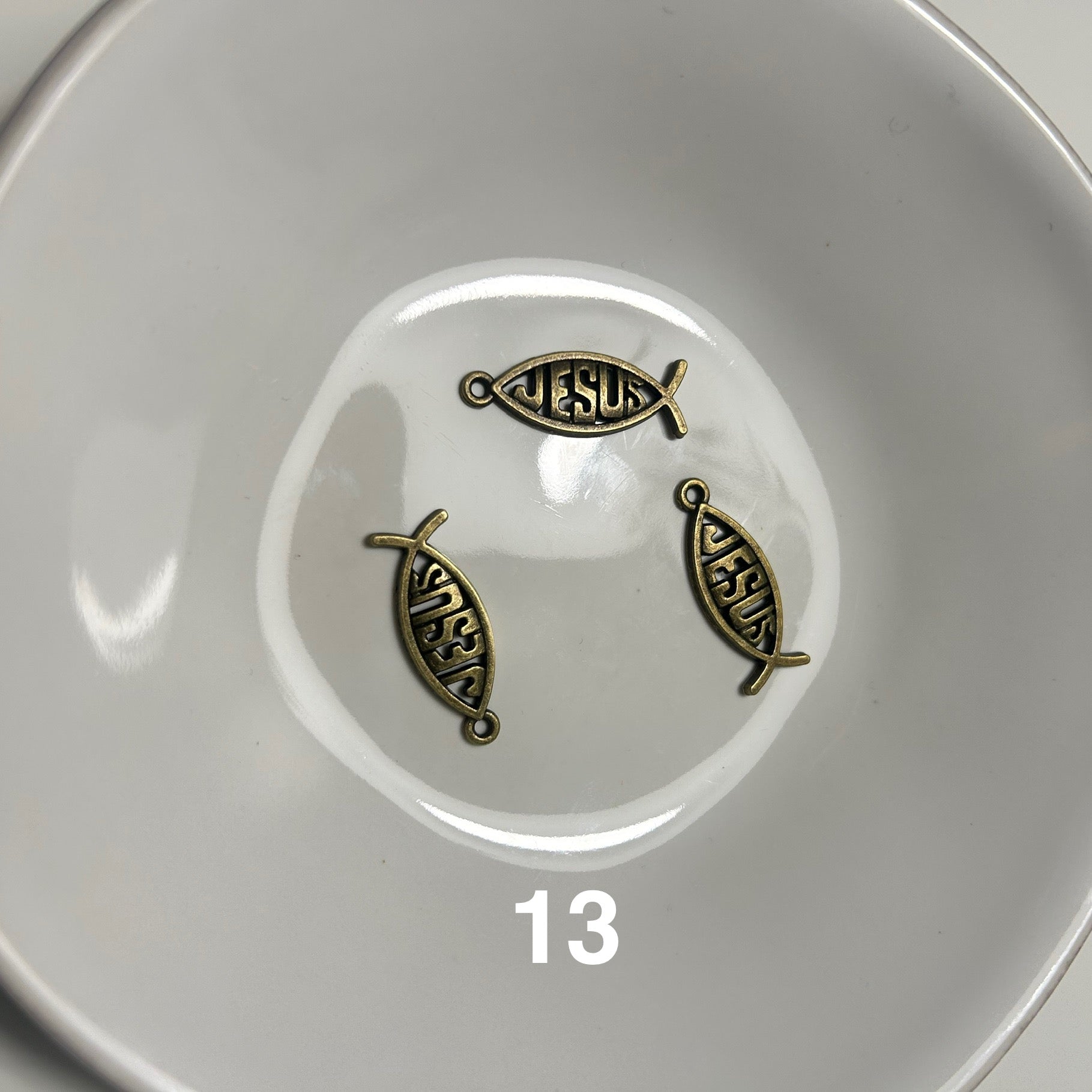 Atelier Séléna - Broche personnalisable dorée - 5 breloques