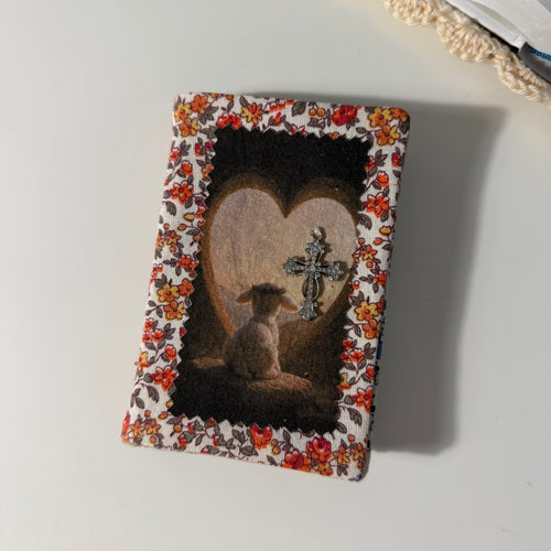 Atelier Séléna - Livre de foi artisanal - petit format - en tissu, fait main - Modèle aléatoire - Délai environ 1 semaine