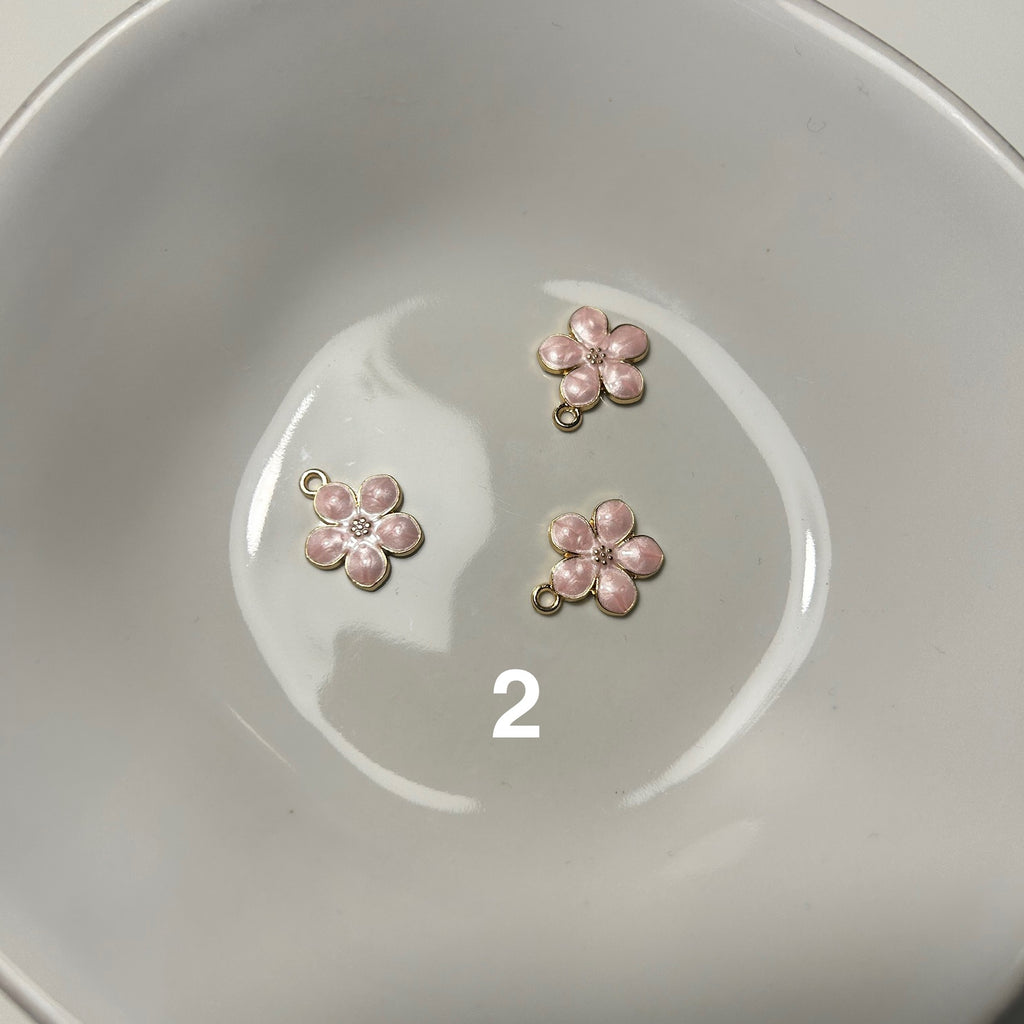 Atelier Séléna - Broche personnalisable dorée - 5 breloques