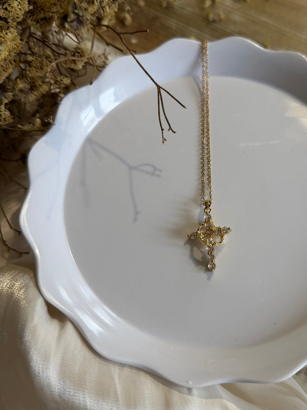 Atelier Séléna - Collier Acier Inoxydable Doré - Croix couronné