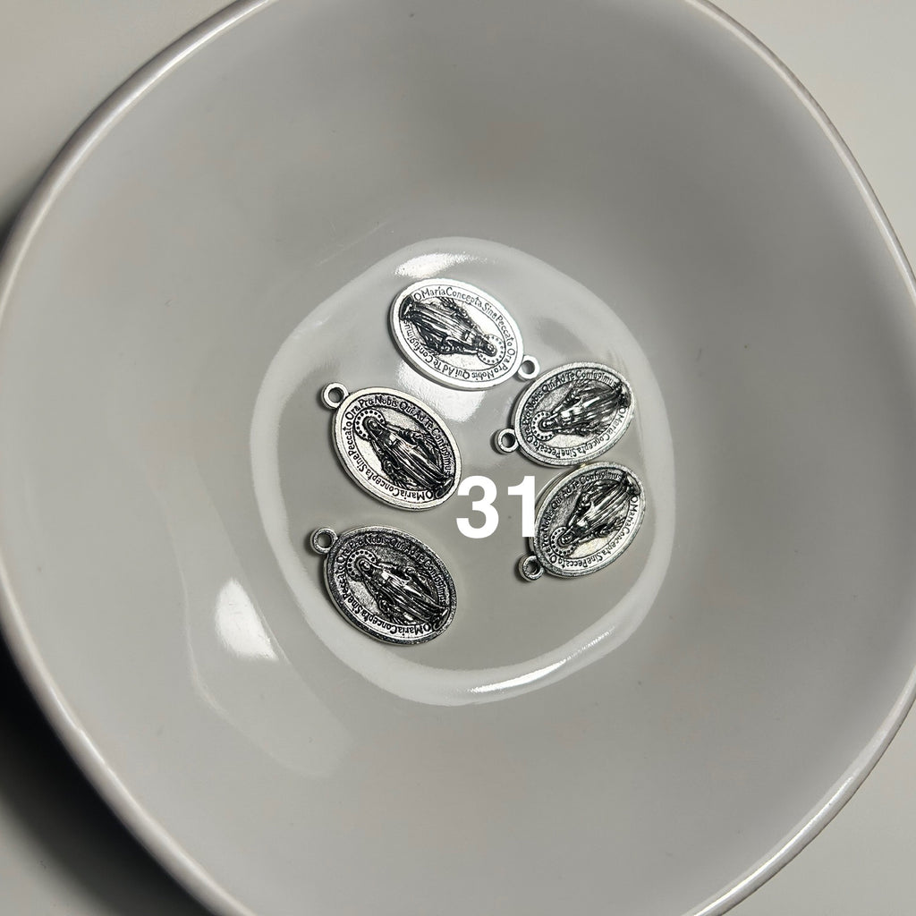 Atelier Séléna - Broche personnalisable dorée - 5 breloques