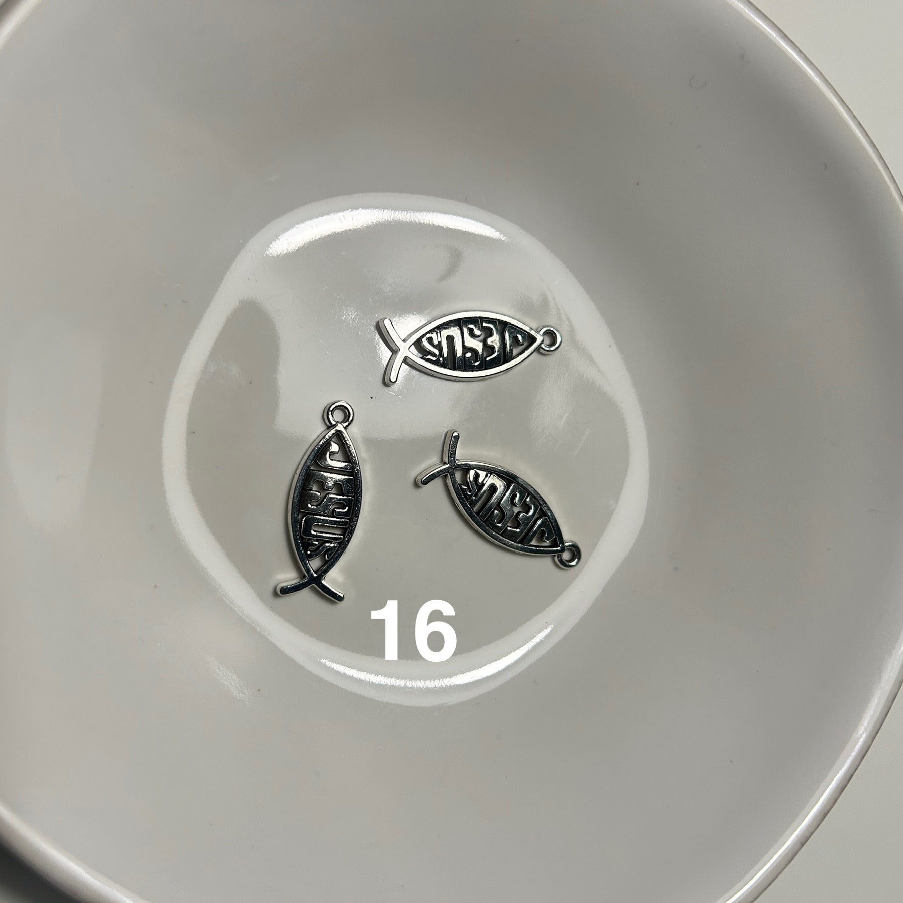 Atelier Séléna - Broche personnalisable dorée - 5 breloques