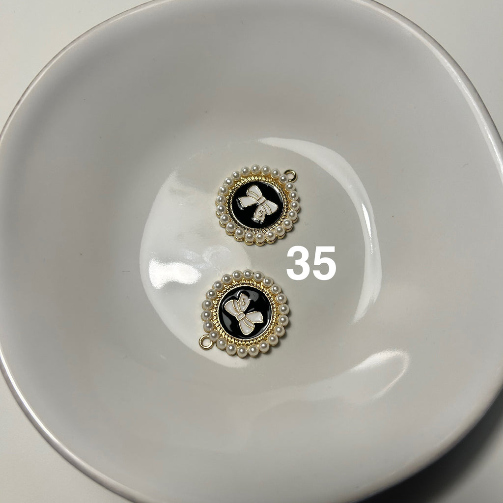 Atelier Séléna - Broche personnalisable dorée - 5 breloques