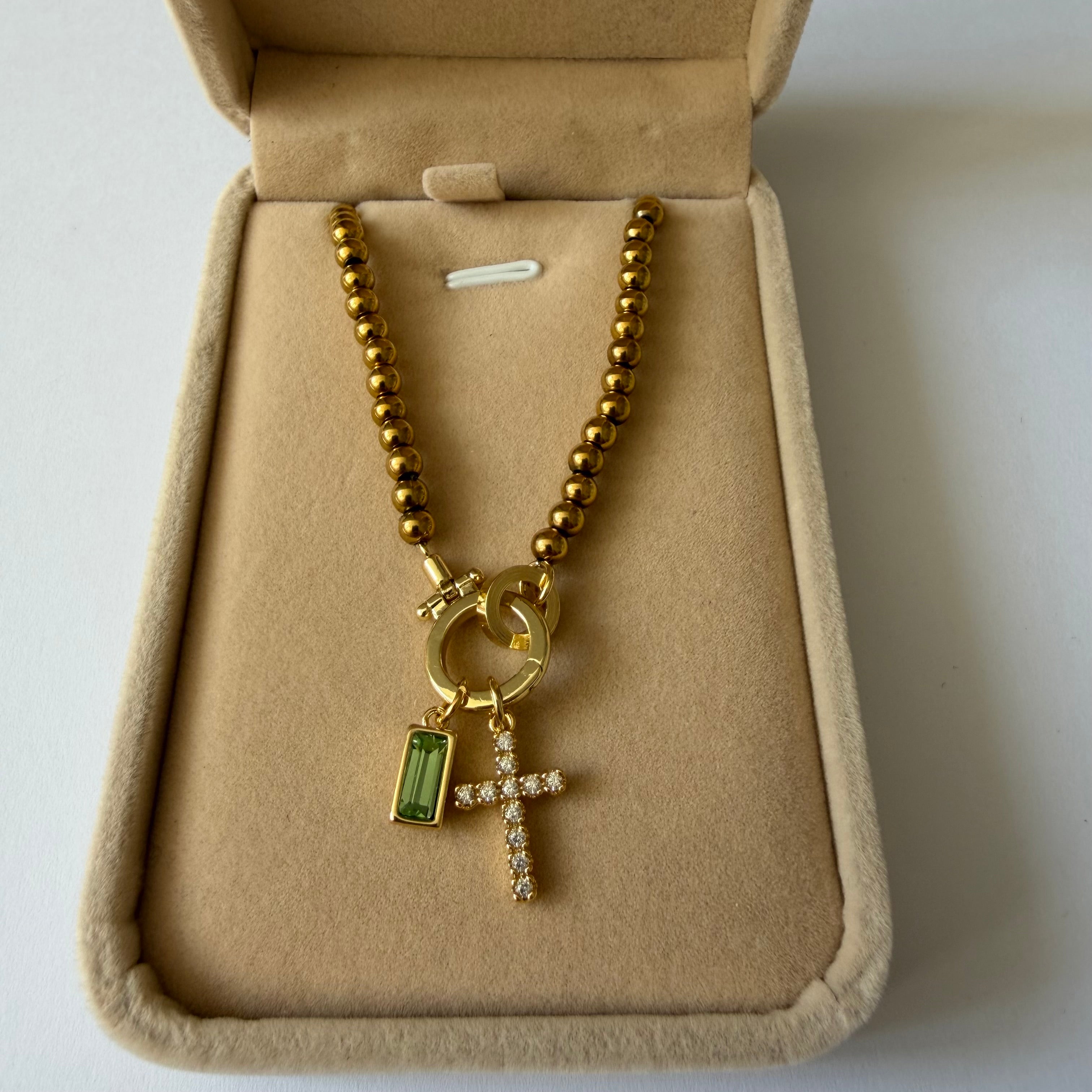 Atelier Séléna - Bracelet croix et pierre de naissance Août - Plaqué or 18k - avec écrin