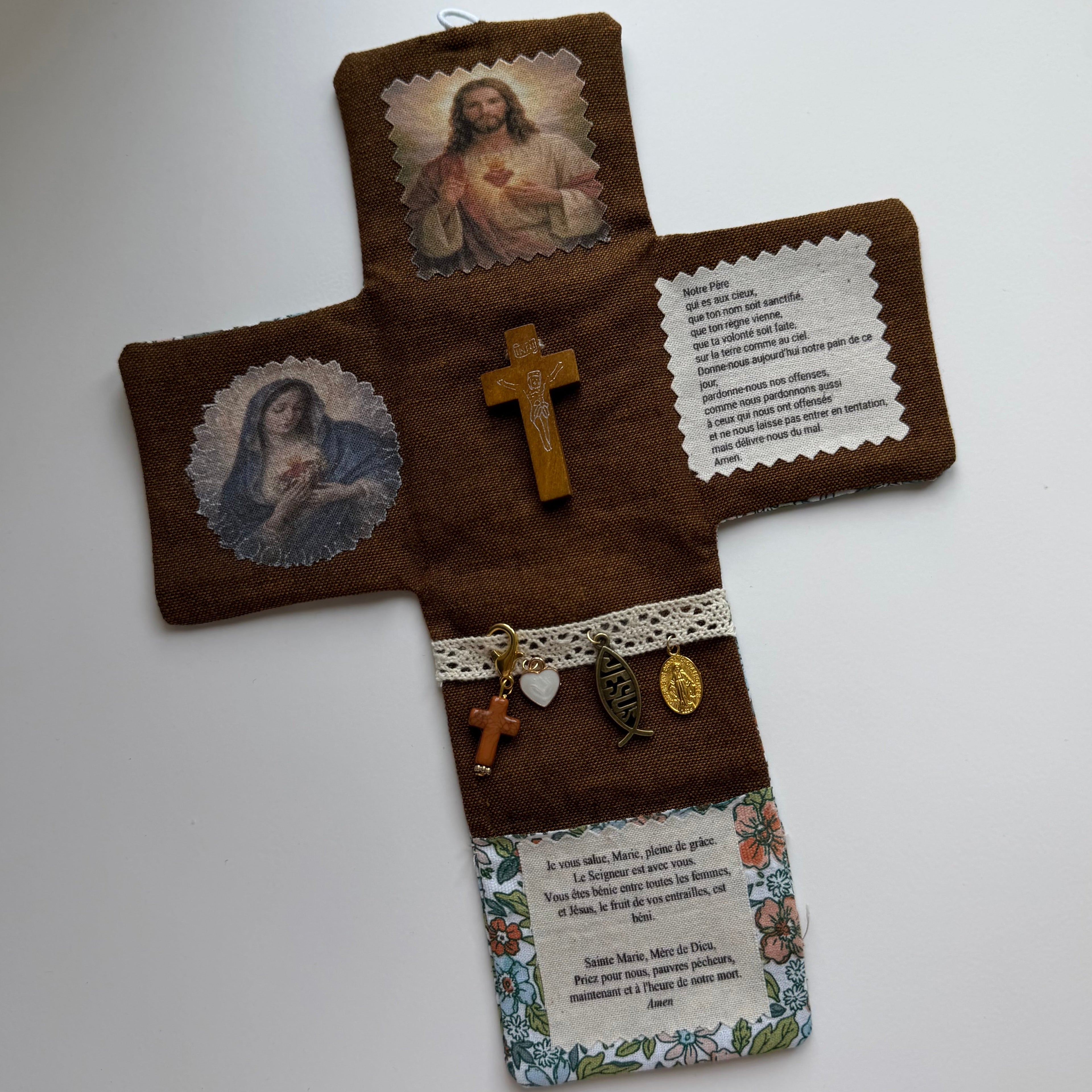 Atelier Séléna - Oratoire de poche artisanal en coton et lin - coin prière nomade